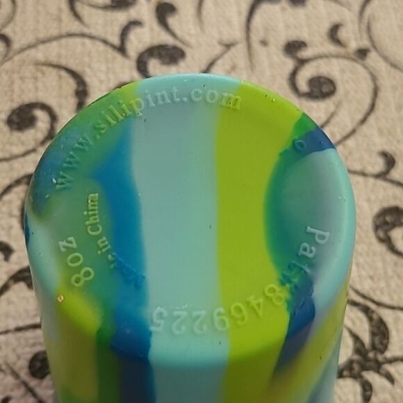 Sili Pint Colorful Swirl Tumbler with Lid - Picture 7 of 8